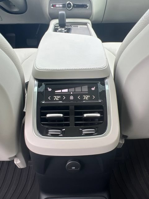 Used 2024 Volvo XC90 T8 Plus w/ Protection Package Premier AWD/4WD image 27