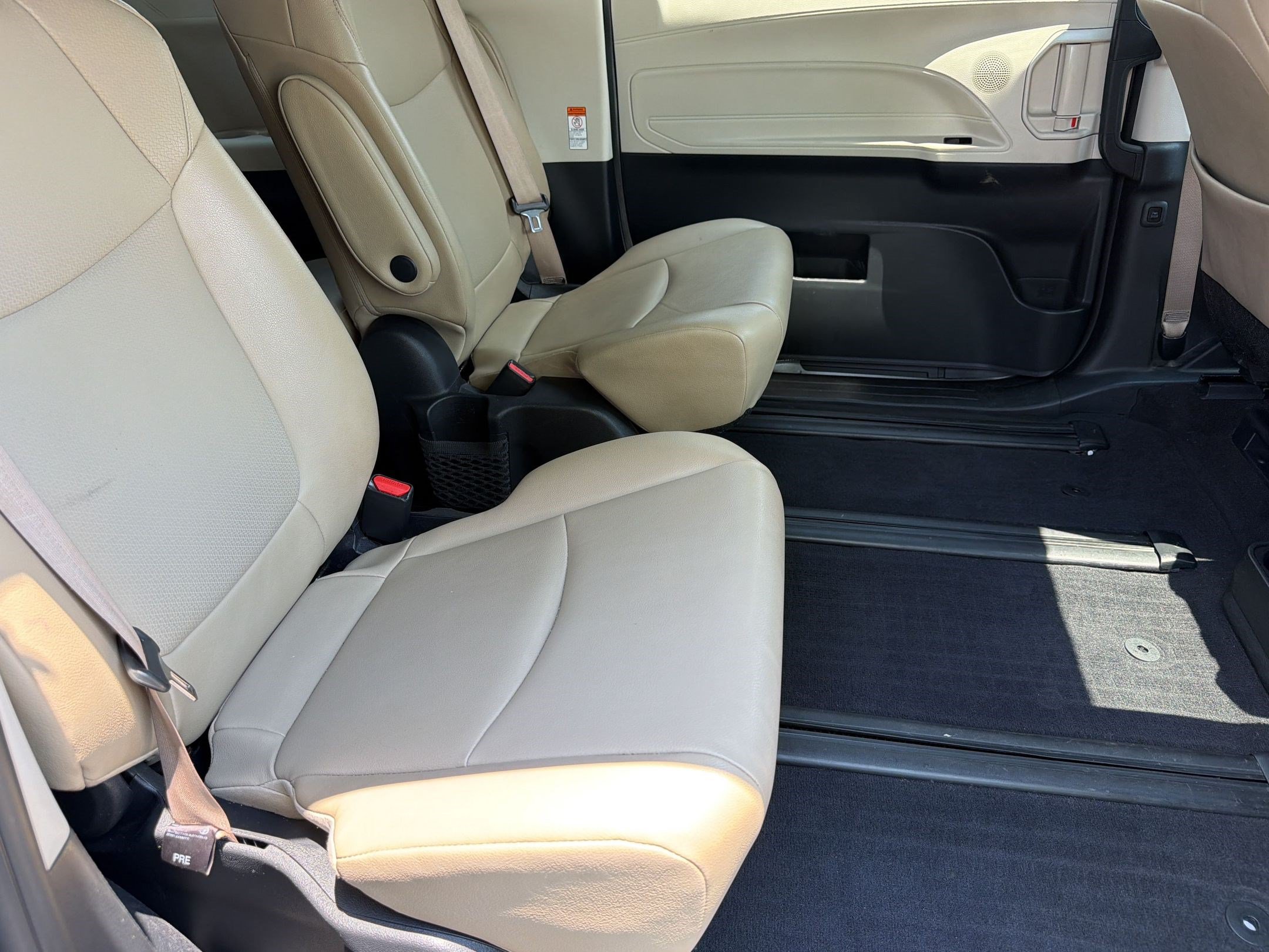 Used 2022 Toyota Sienna XLE FWD image 29