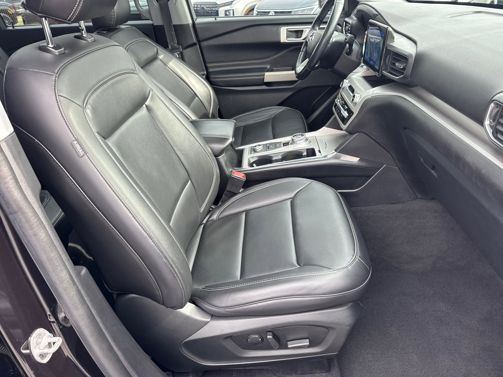 Used 2022 Ford Explorer XLT w/ Equipment Group 202A image 13