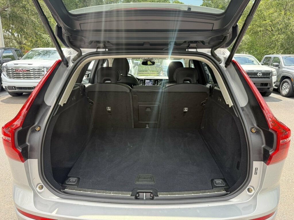 Used 2025 Volvo XC60 B5 Plus AWD/4WD image 10