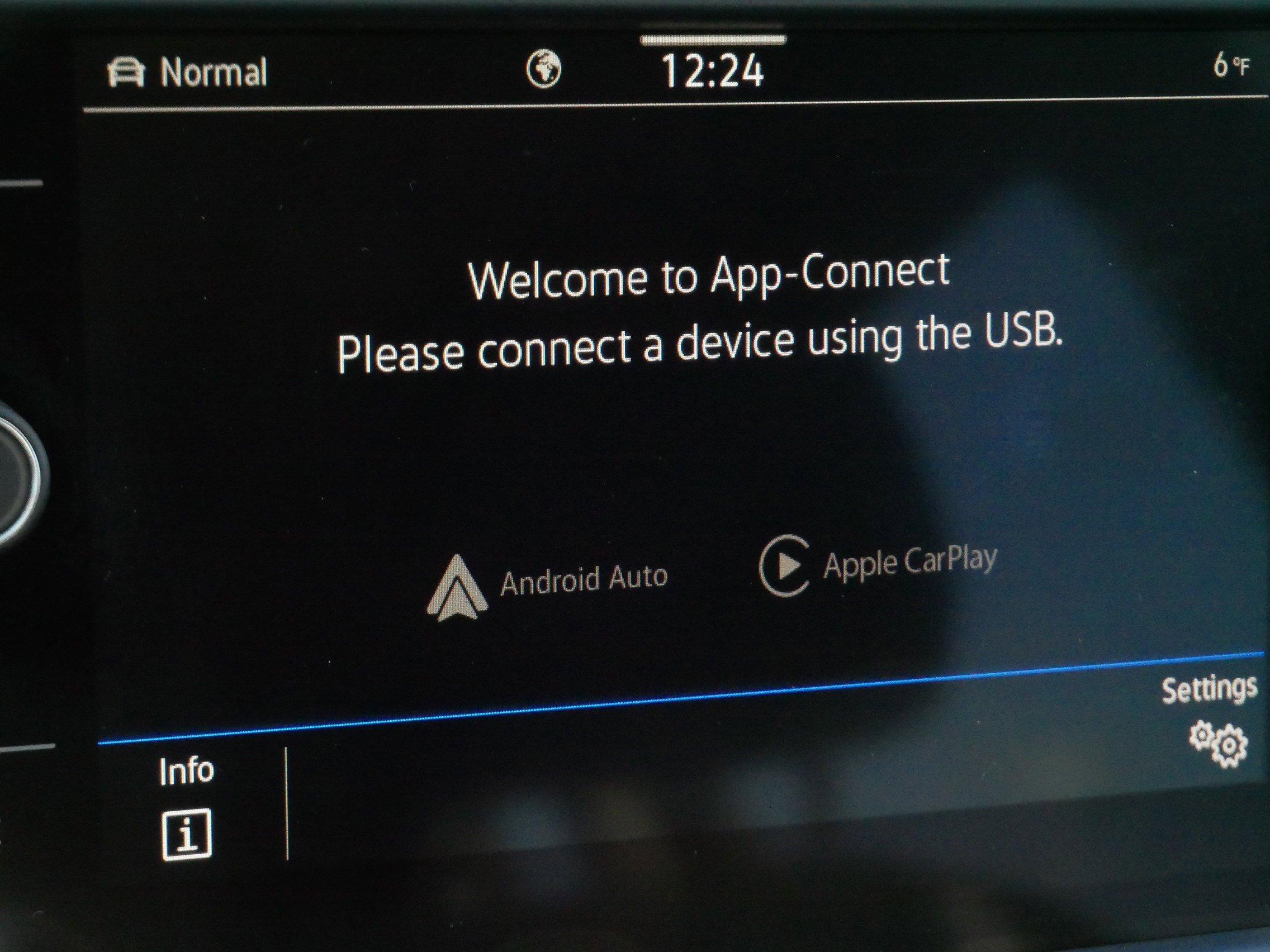 Certified 2024 Volkswagen Taos SE image 30