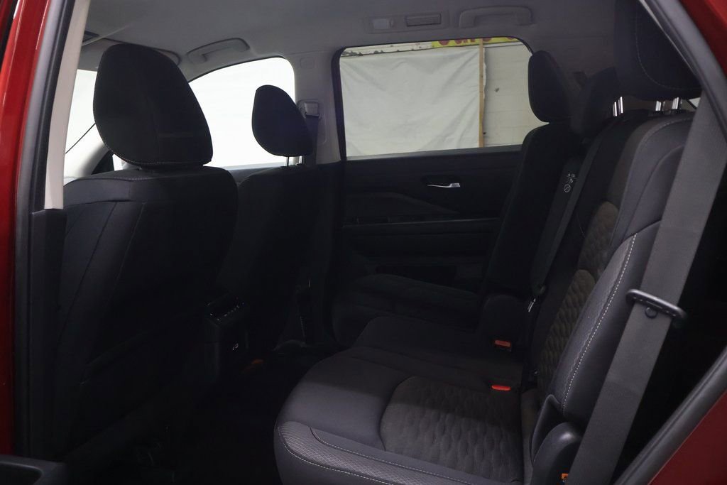 Used 2022 Nissan Pathfinder SV image 16