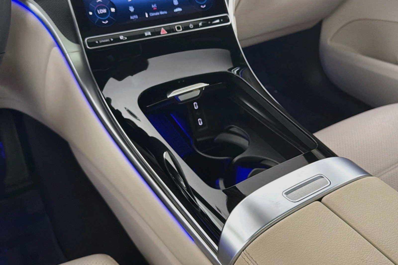 Certified 2025 Mercedes-Benz GLC 300 4MATIC image 6