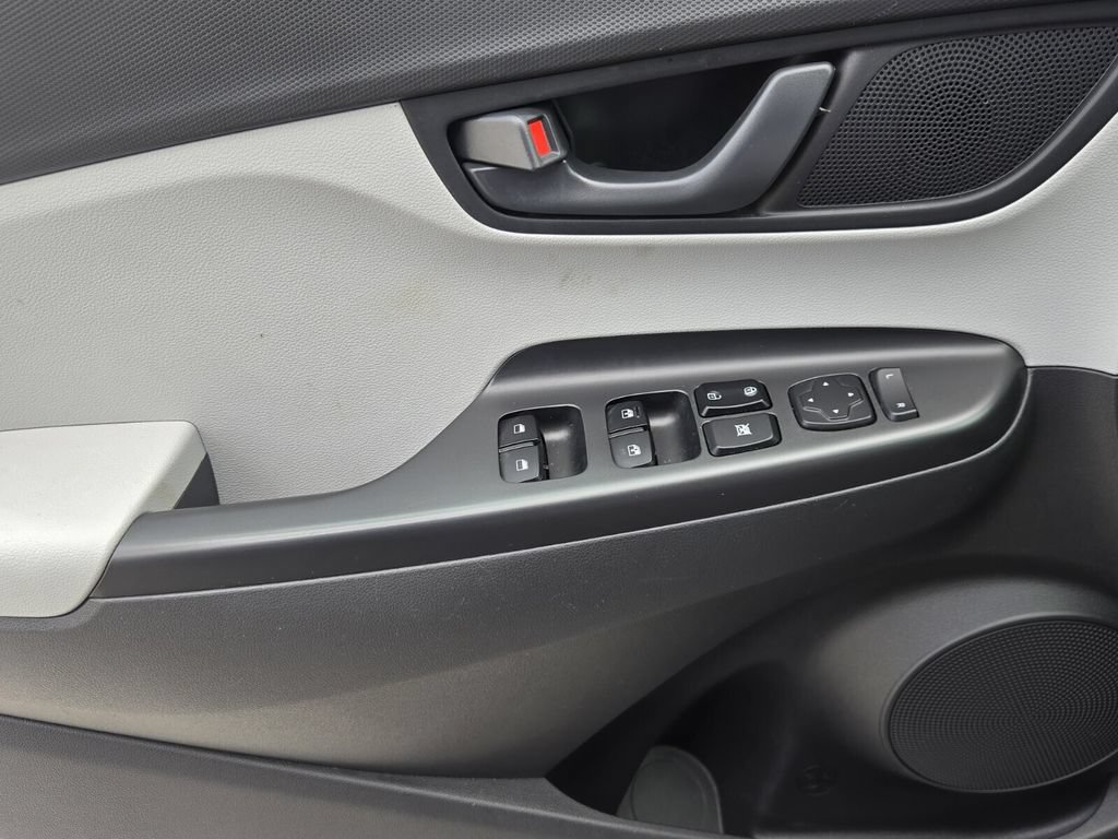 Used 2023 Hyundai Kona SEL FWD image 25