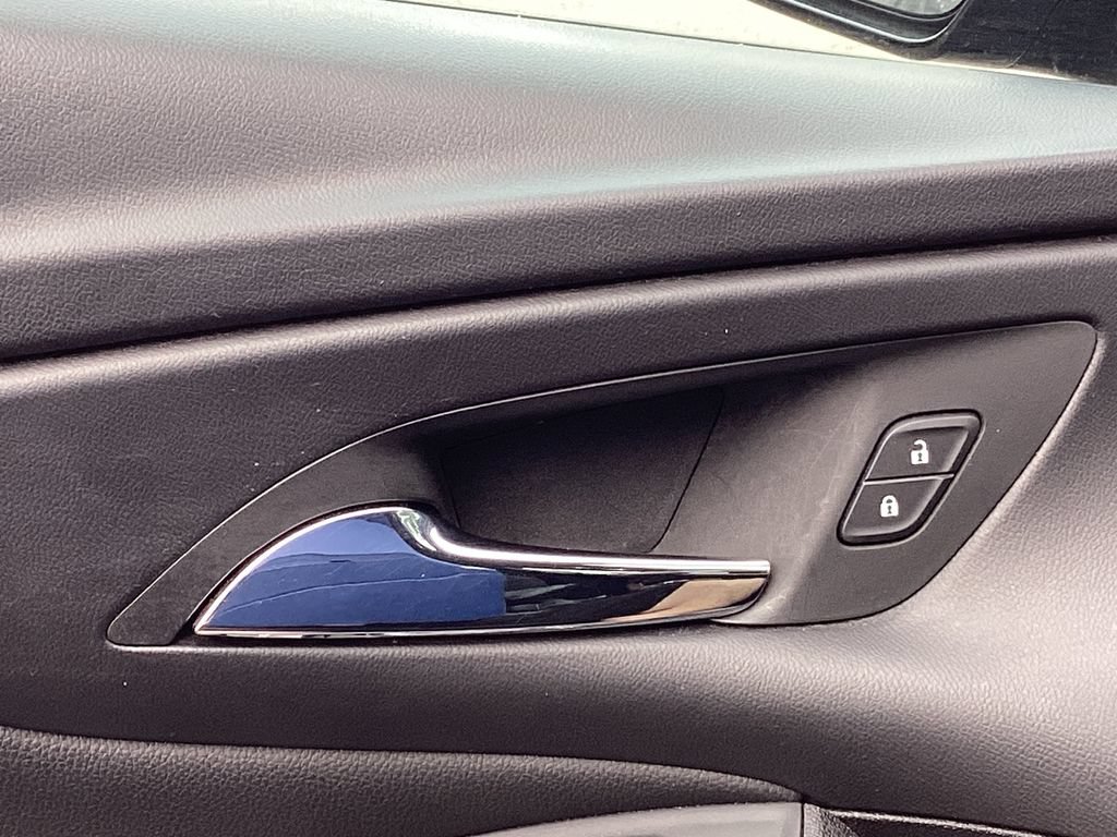 Used 2019 Chevrolet Volt LT w/ Comfort Package FWD image 43