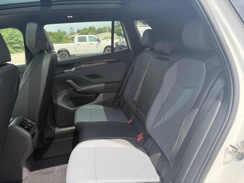 New 2026 Volkswagen Tiguan SE R-Line AWD/4WD image 11