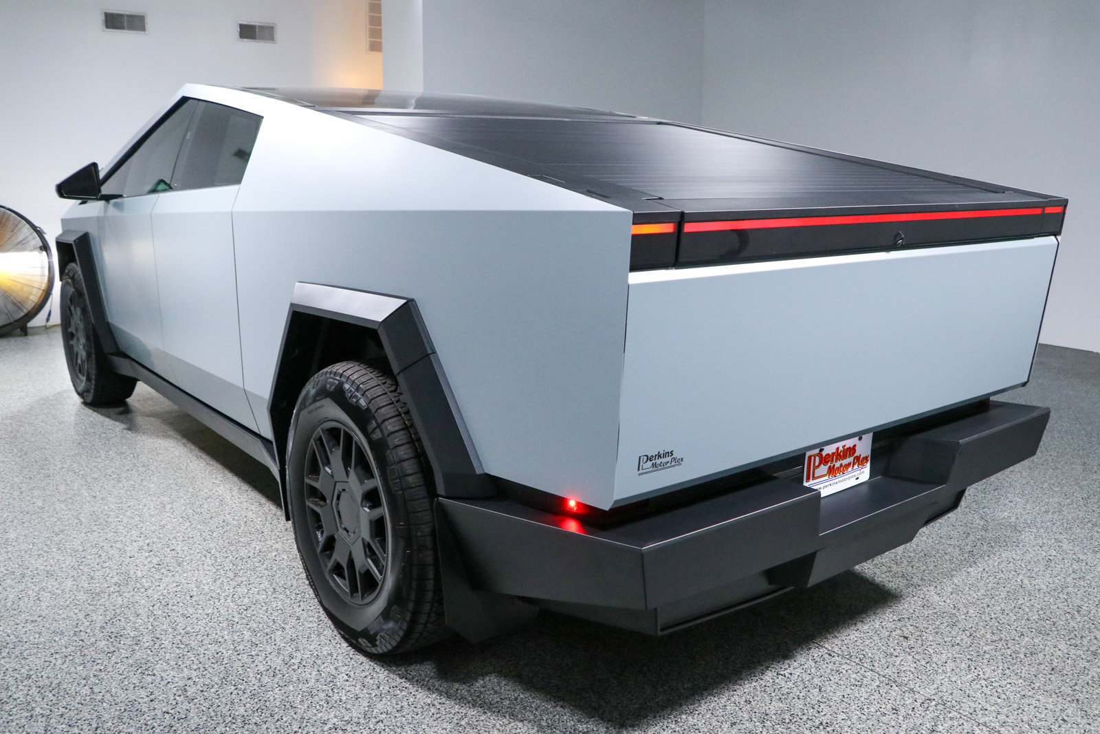 Used 2024 Tesla Cybertruck AWD Crew Cab image 9