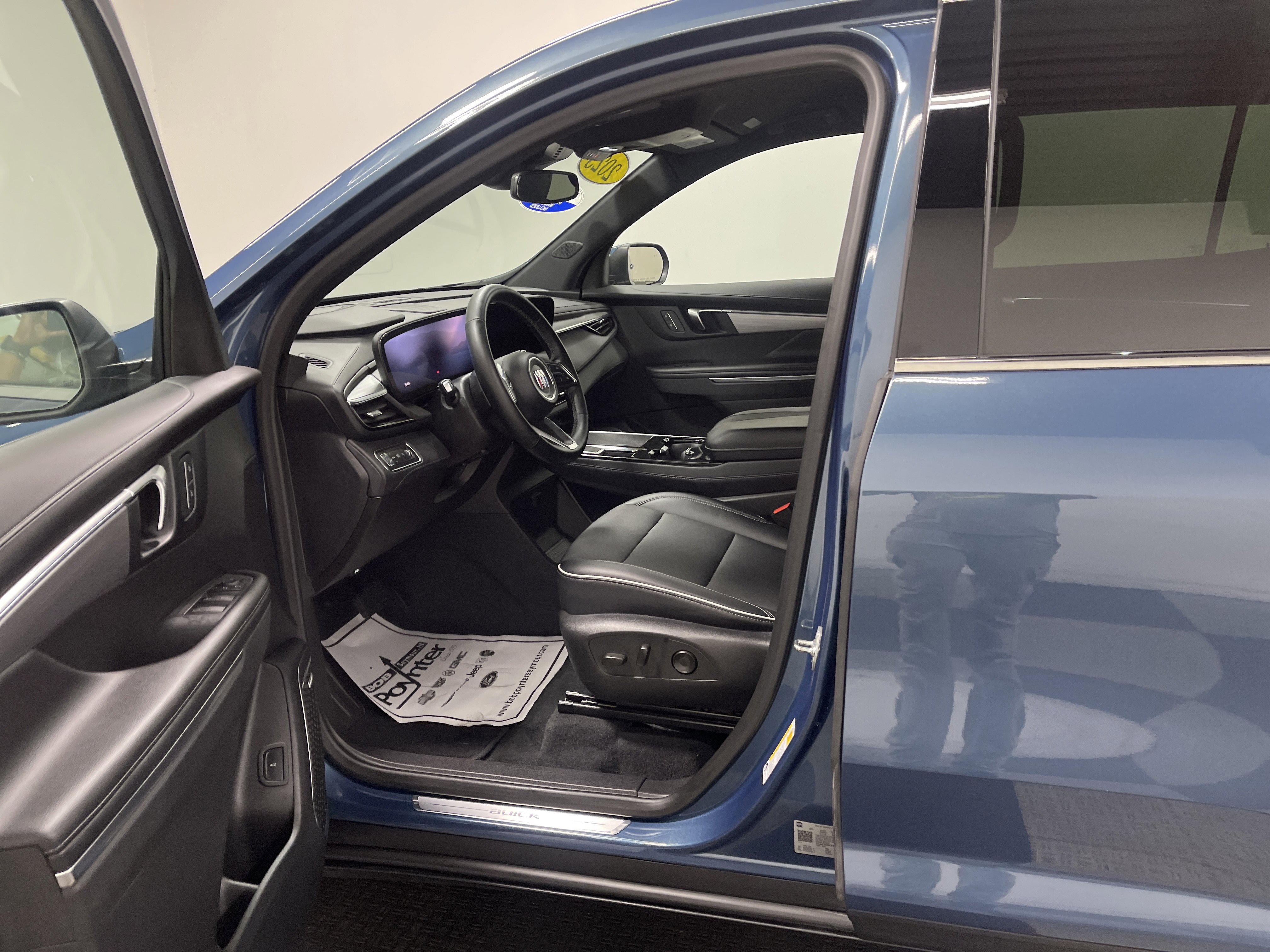 Used 2025 Buick Enclave Preferred image 9