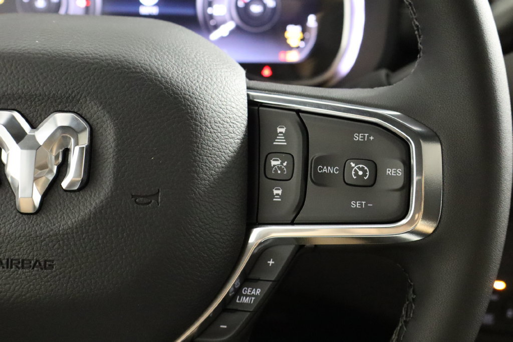 New 2026 RAM 2500 Laramie AWD/4WD image 10