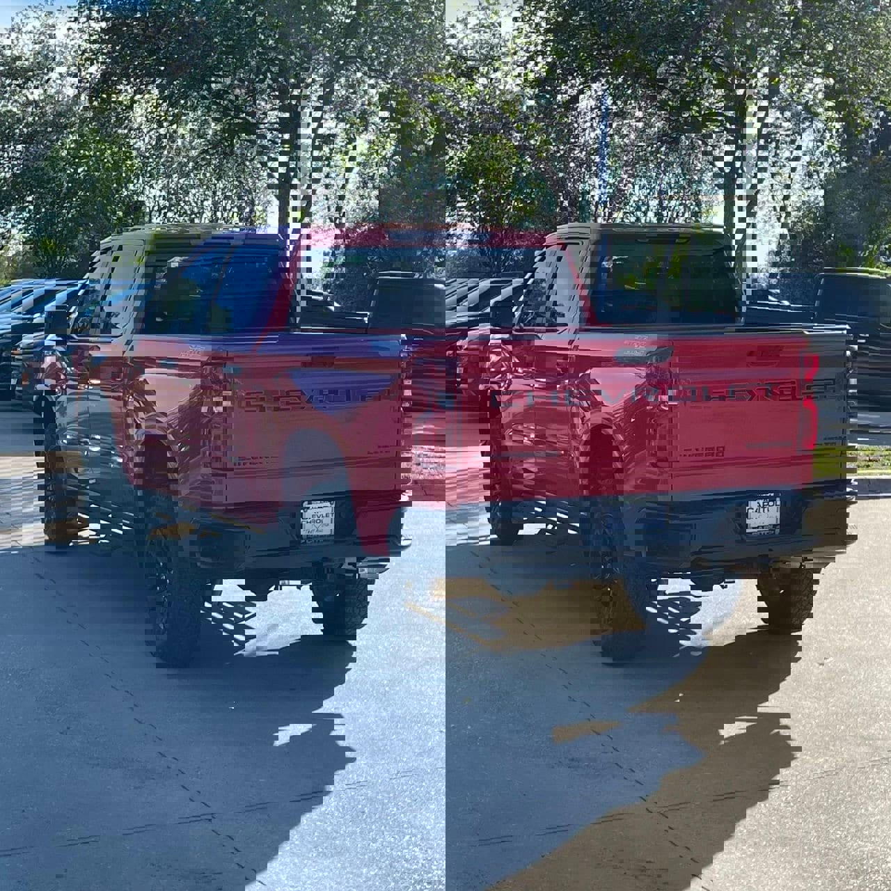 Used 2024 Chevrolet Silverado 1500 Custom Trail Boss w/ LPO, Dark Essentials Package image 4