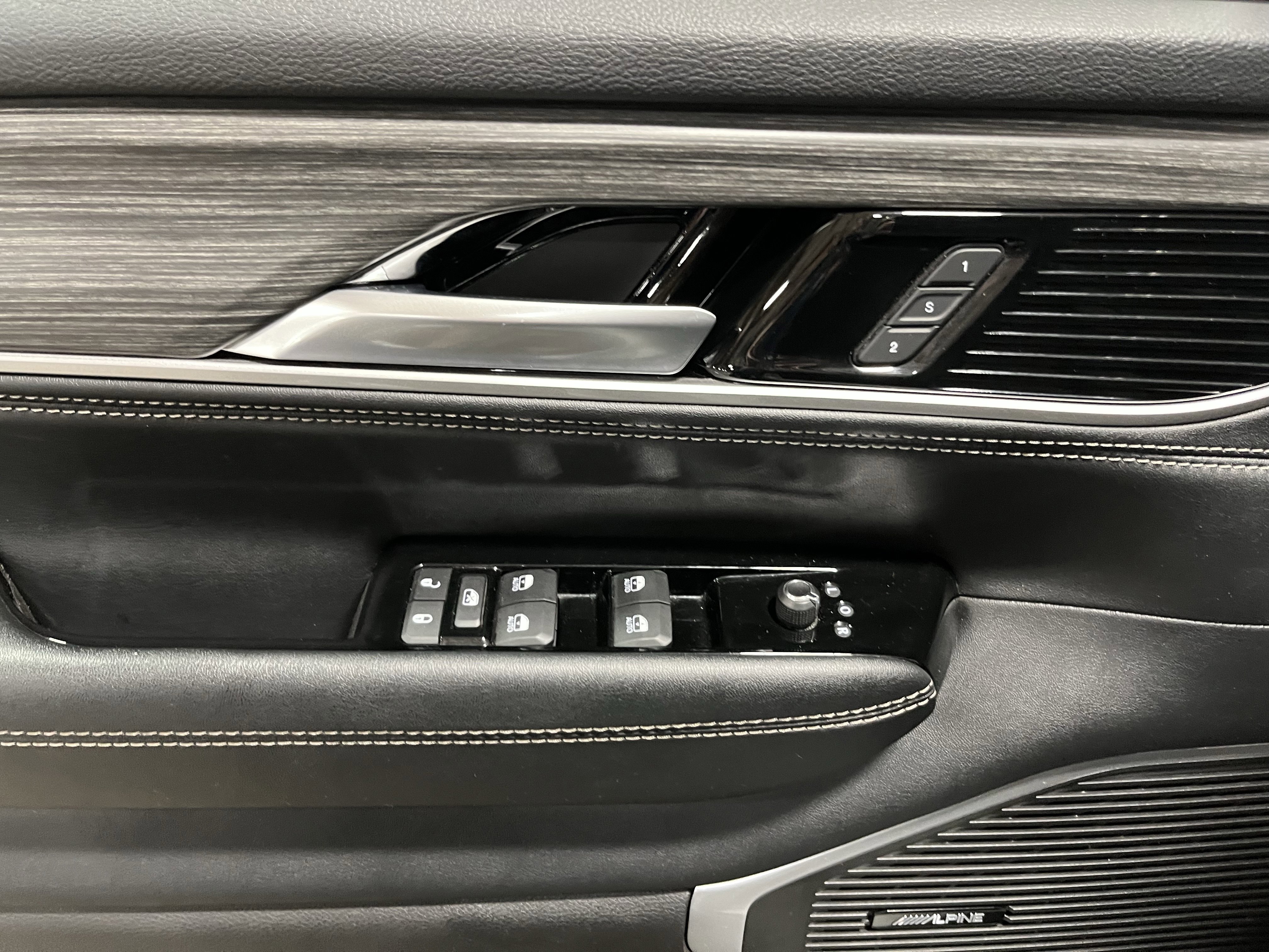 Certified 2024 Jeep Wagoneer Series III image 18