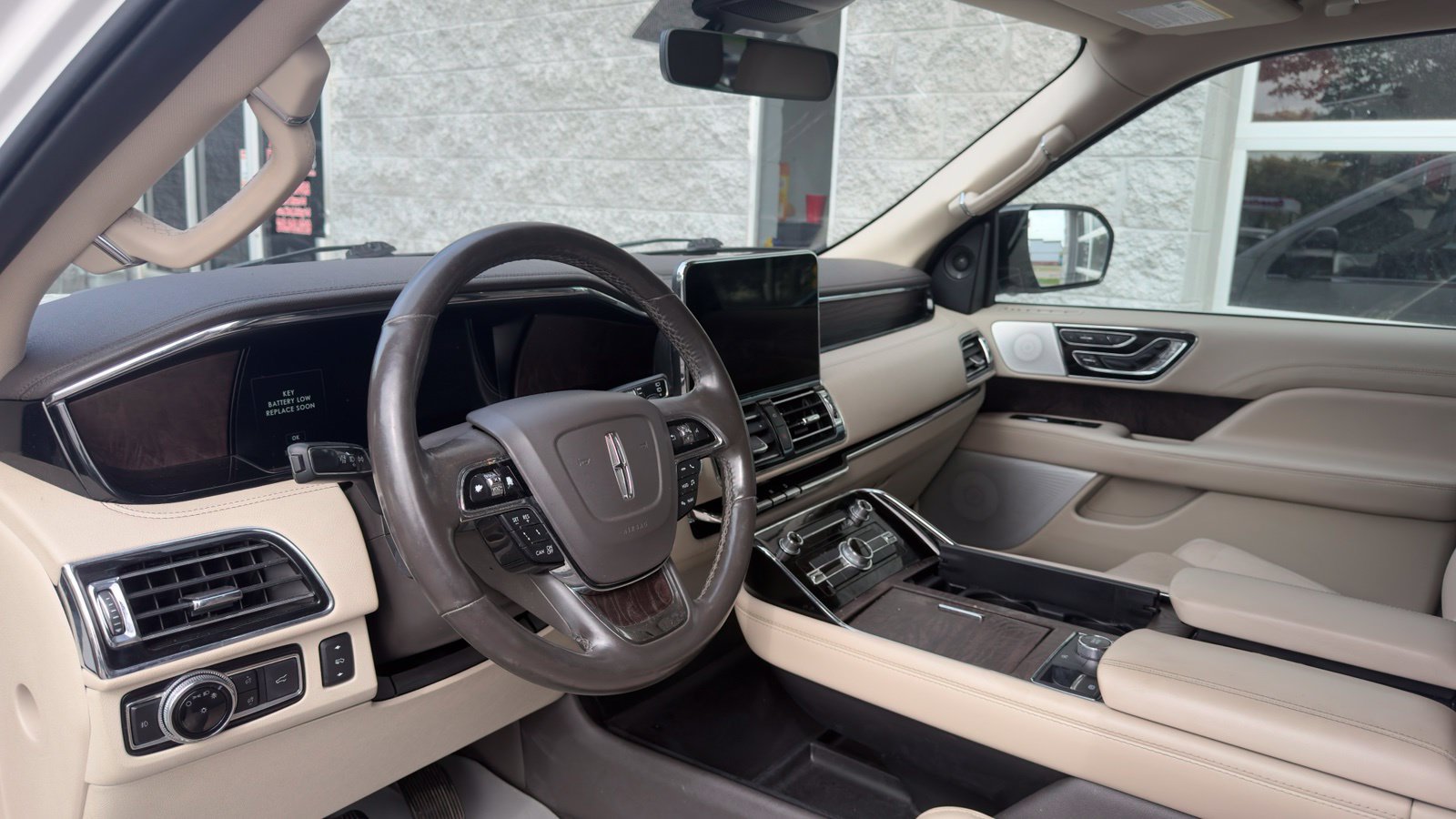 Used 2021 Lincoln Navigator Reserve w/ Luxury Package AWD/4WD image 9