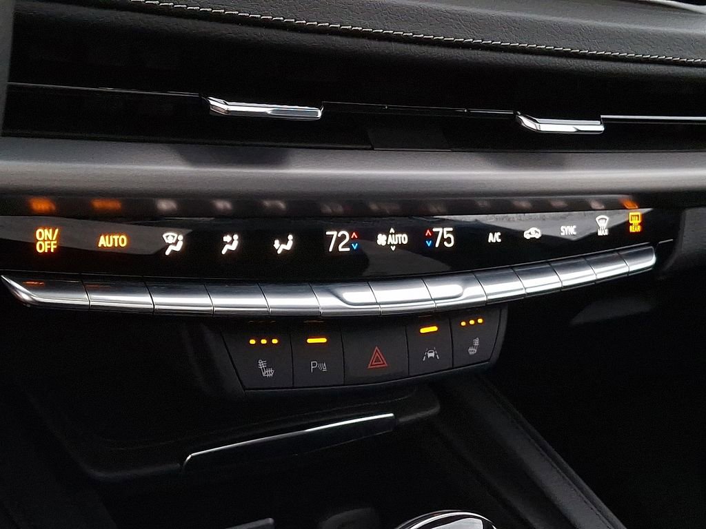 Used 2024 Cadillac XT4 Premium Luxury w/ Cold Weather Package AWD/4WD image 13