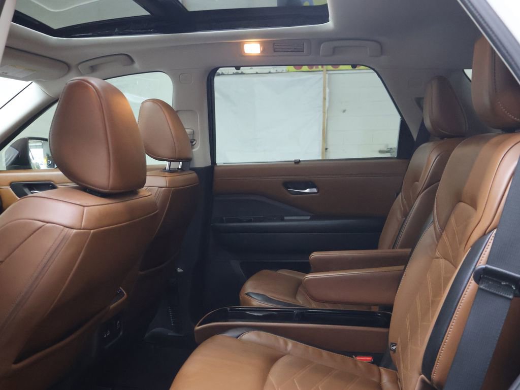 Used 2023 Nissan Pathfinder Platinum AWD/4WD image 16