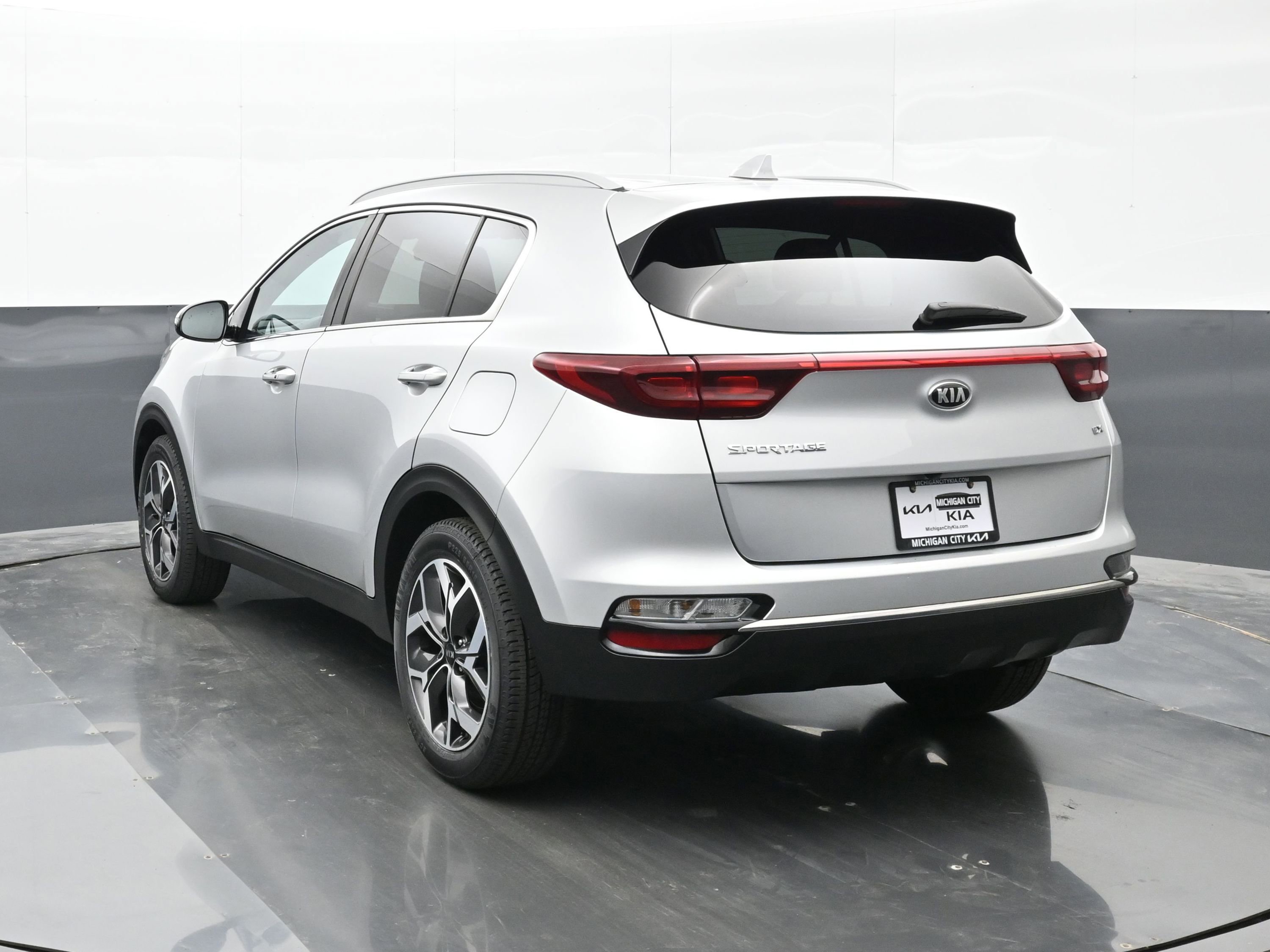 Used 2020 Kia Sportage EX FWD image 2