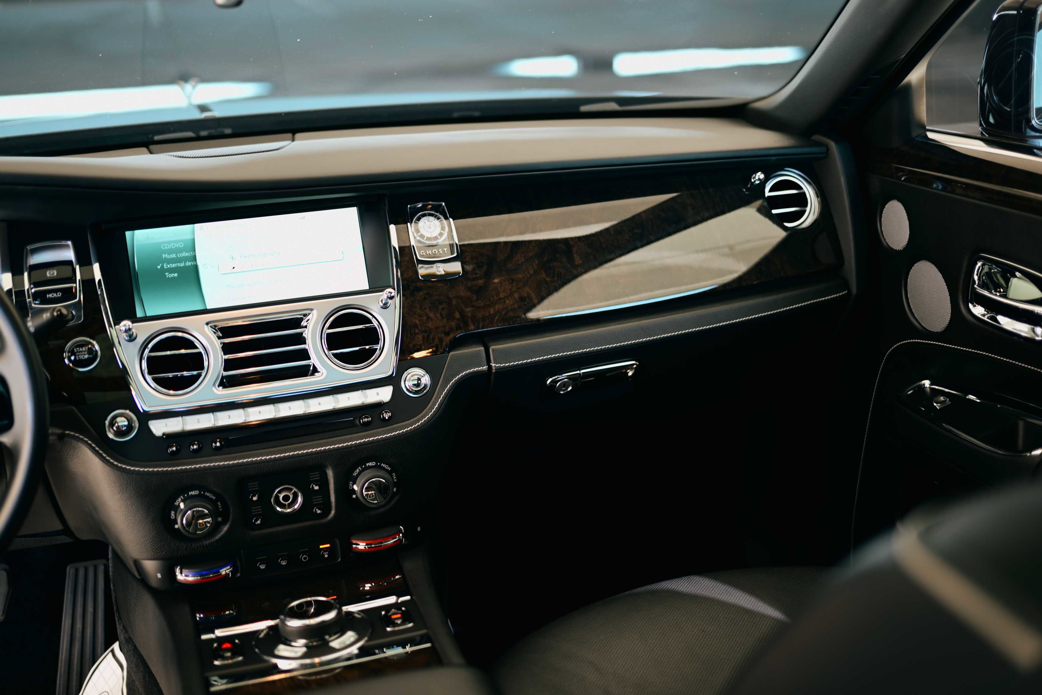 Used 2014 Rolls-Royce Ghost image 17