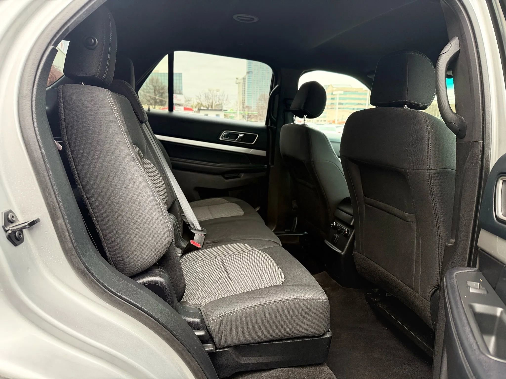 Used 2016 Ford Explorer XLT image 33