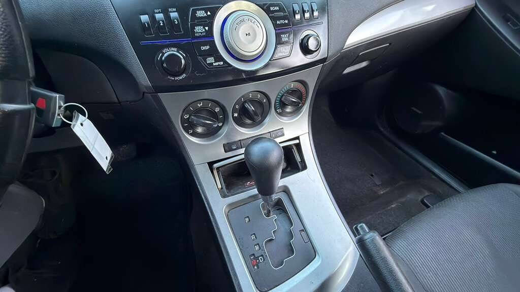 Used 2010 MAZDA MAZDA3 i Touring FWD image 15