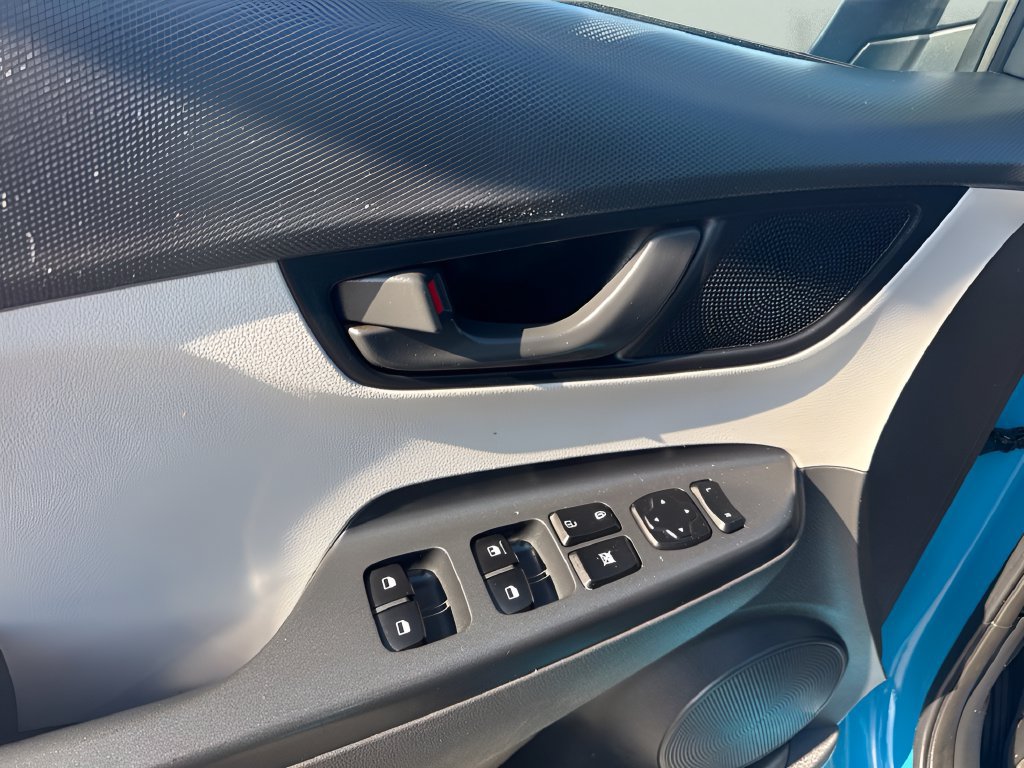 Used 2022 Hyundai Kona SEL w/ Cargo Package AWD/4WD image 21