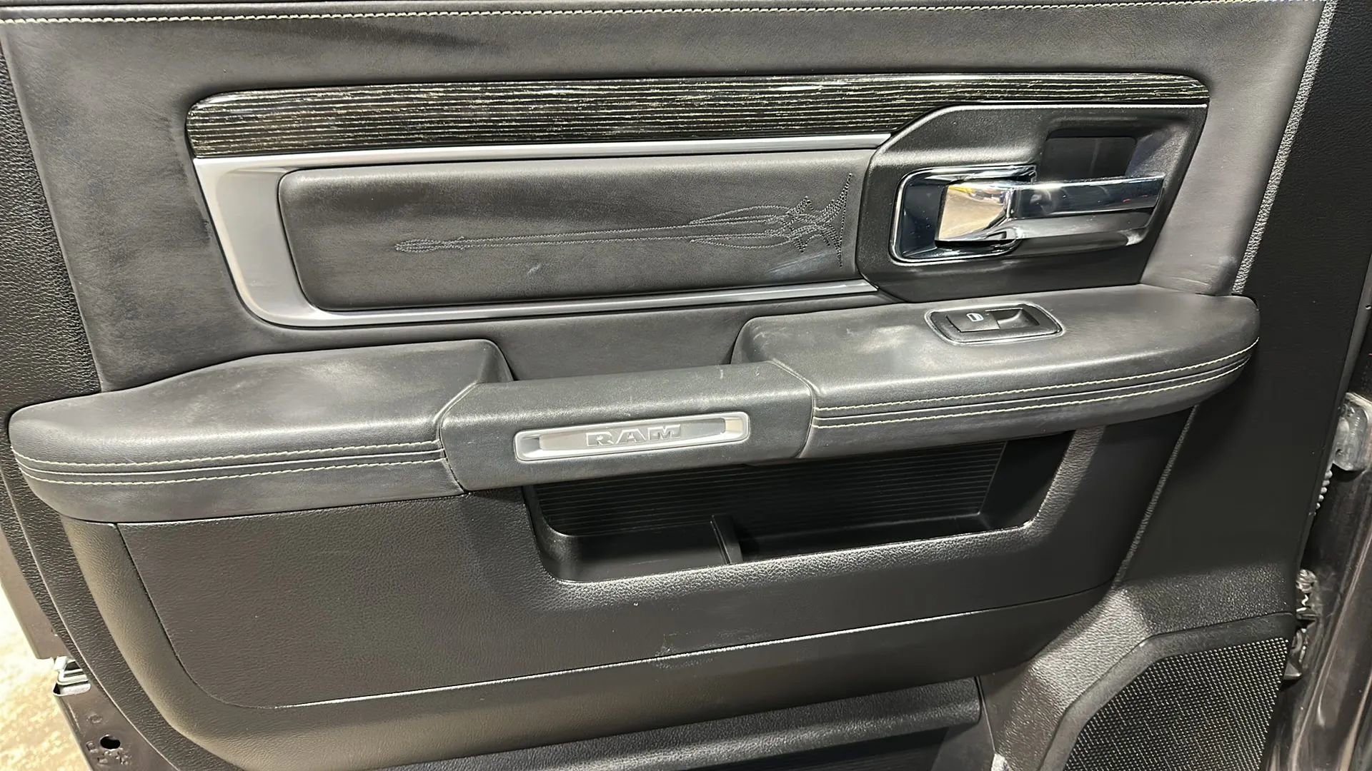 Used 2015 RAM 1500 Limited image 12