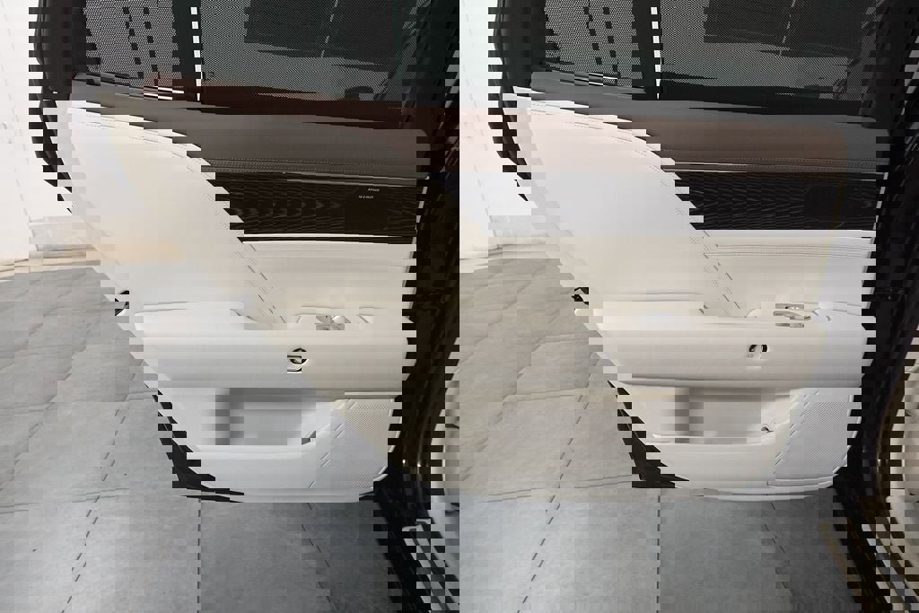 Used 2024 Genesis G90 3.5T image 29