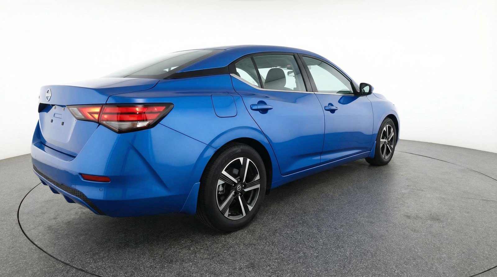 Used 2025 Nissan Sentra SV FWD image 9