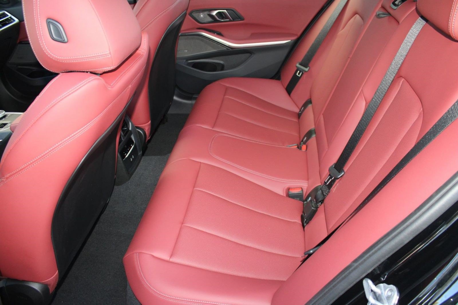 Used 2026 BMW 330i Sedan w/ M Sport Package RWD image 25