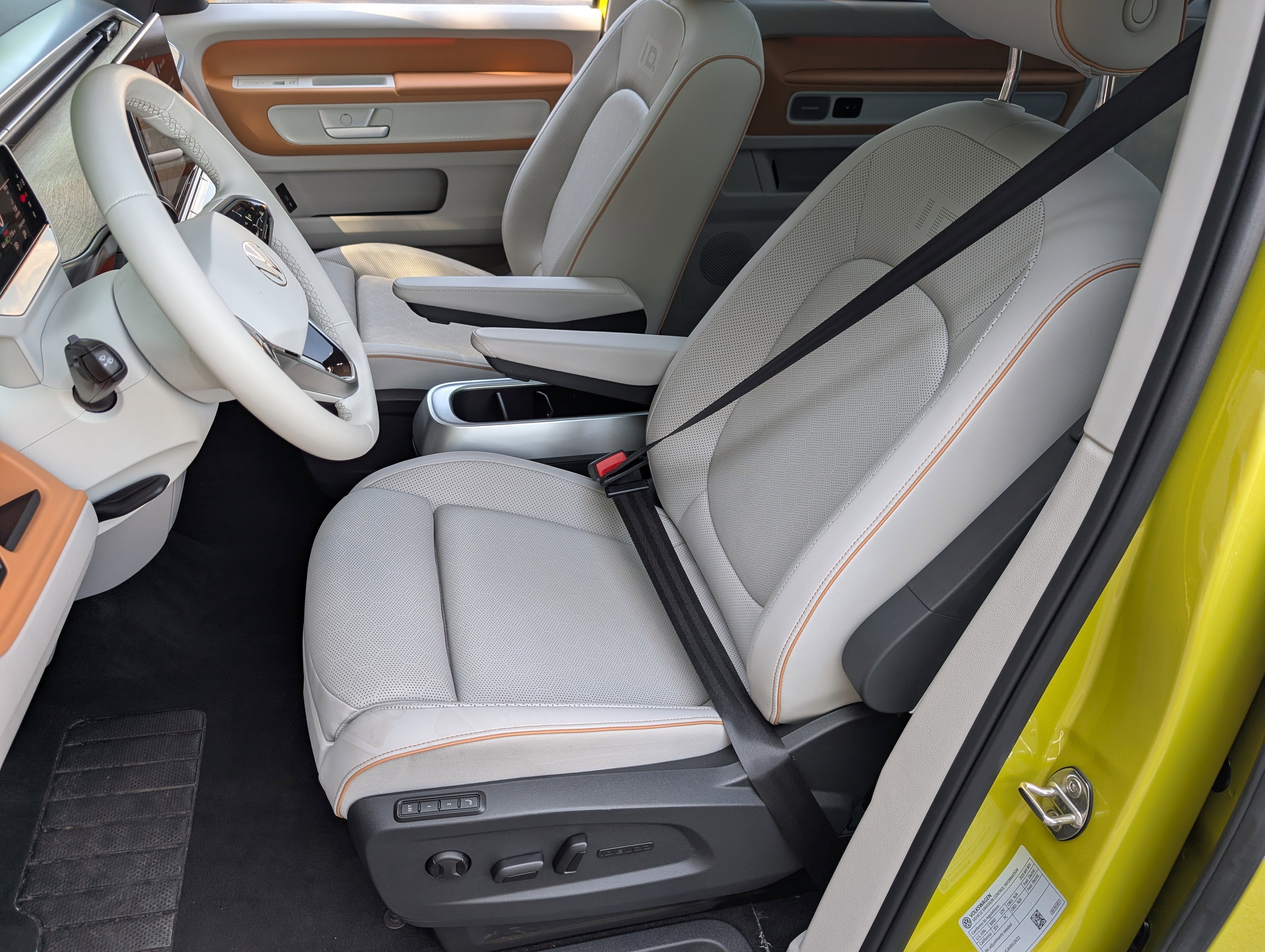 Used 2025 Volkswagen ID. Buzz Pro S Plus RWD image 17