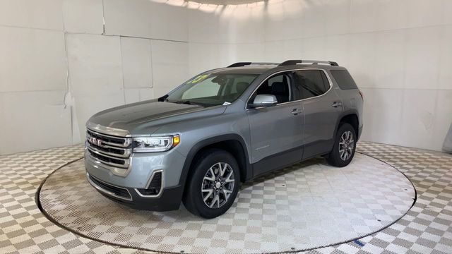 Used 2023 GMC Acadia SLT w/ LPO, Floor Liner Package FWD image 4