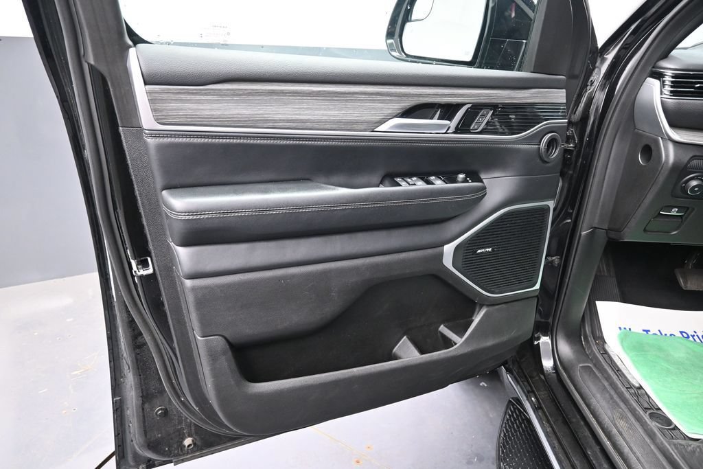 Used 2024 Jeep Wagoneer Series III AWD/4WD image 43