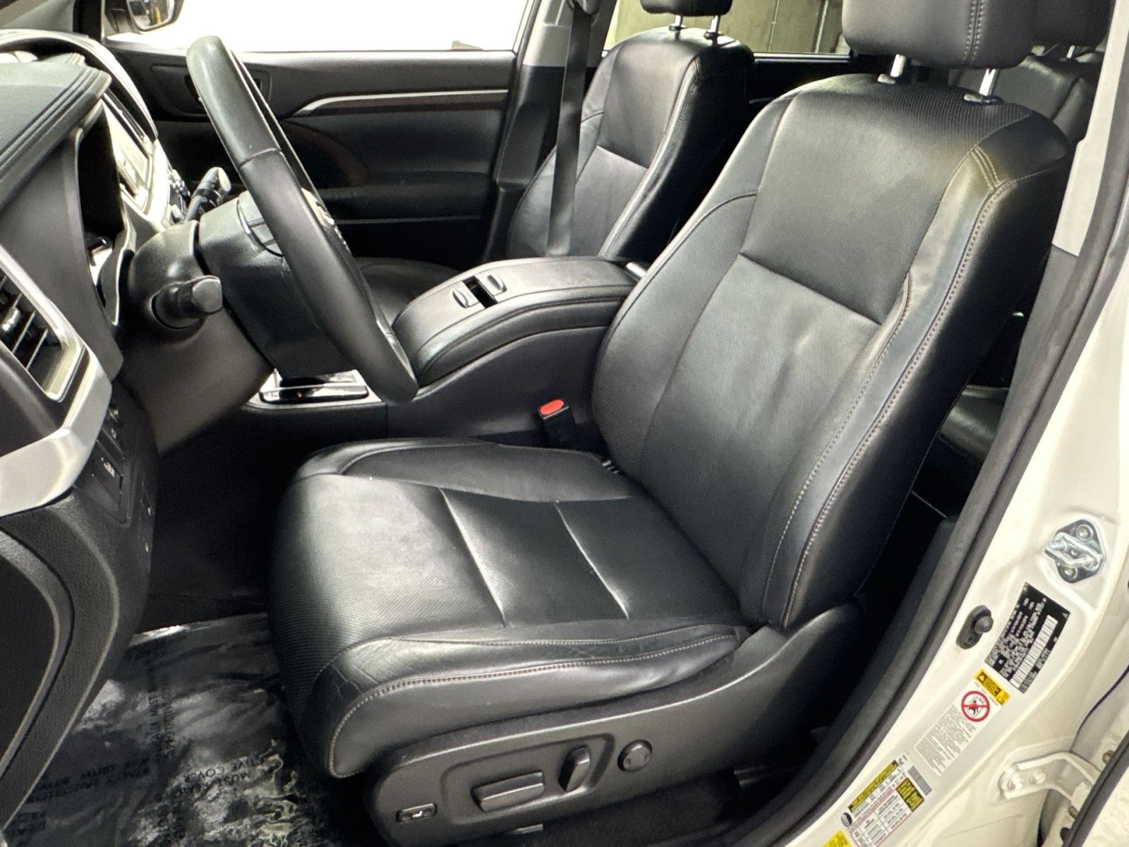 Used 2015 Toyota Highlander Limited AWD/4WD image 14