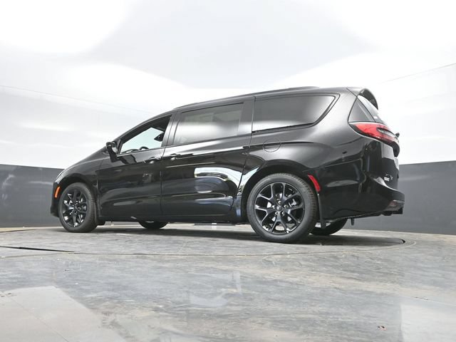 New 2027 Chrysler Pacifica Limited FWD image 54