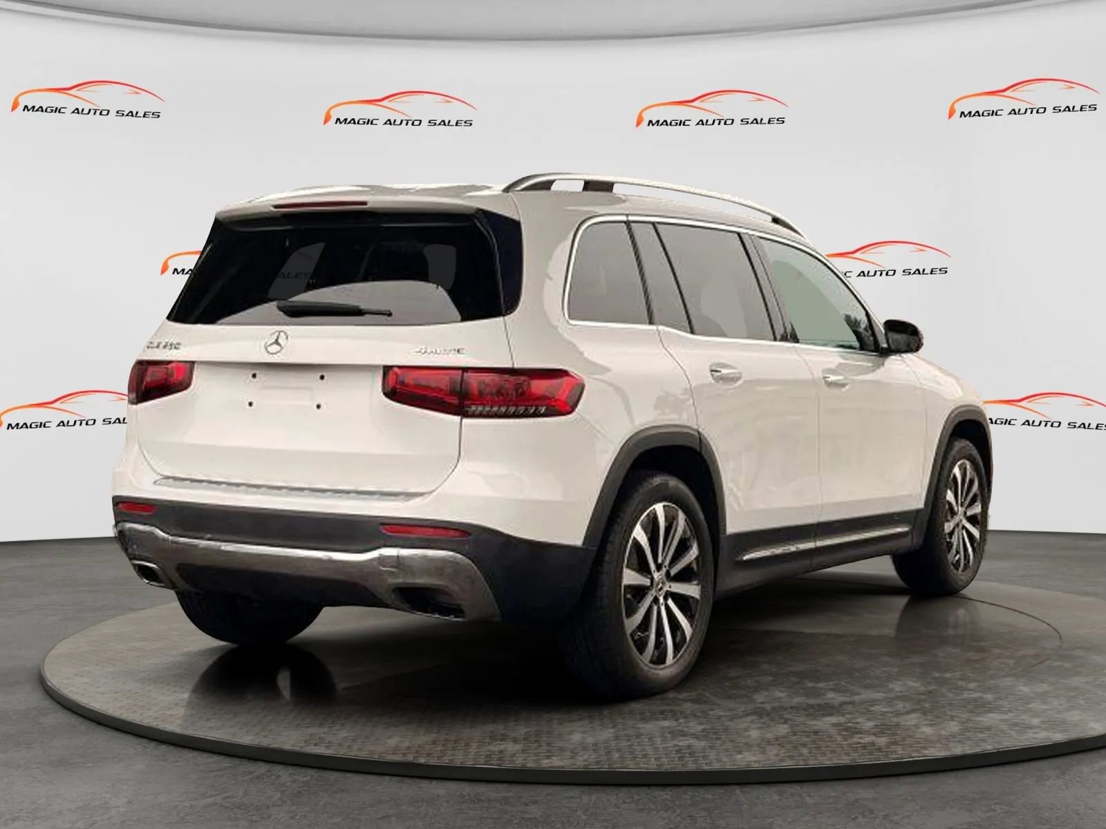 Used 2021 Mercedes-Benz GLB 250 4MATIC image 9