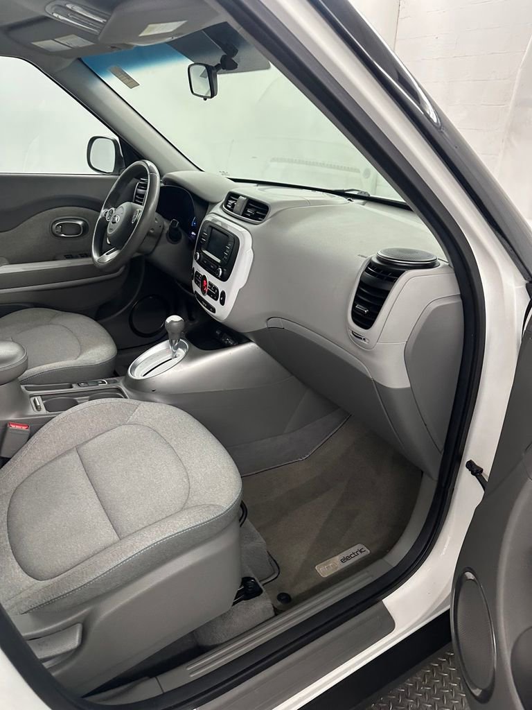 Used 2017 Kia Soul EV-e image 32