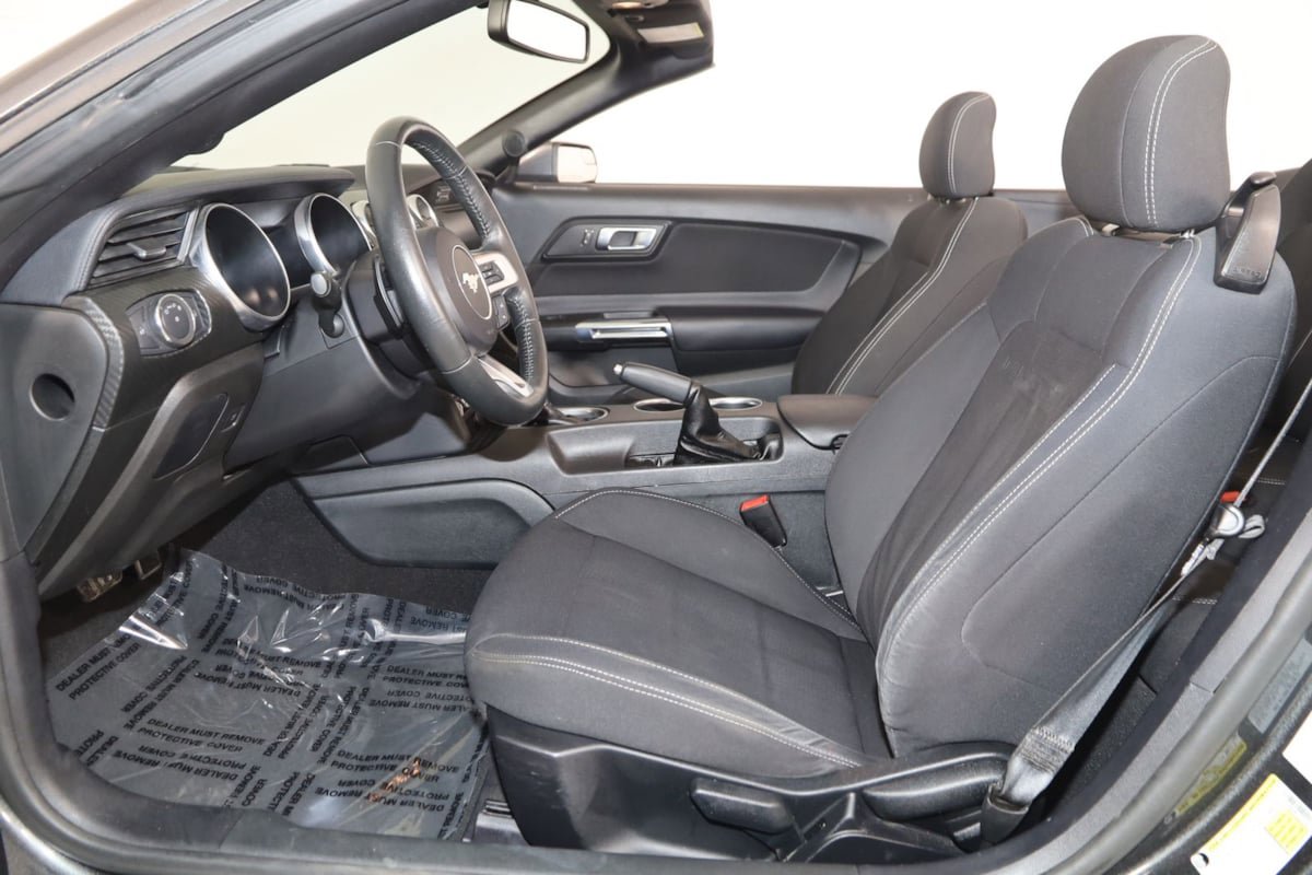 Used 2020 Ford Mustang Convertible RWD image 9