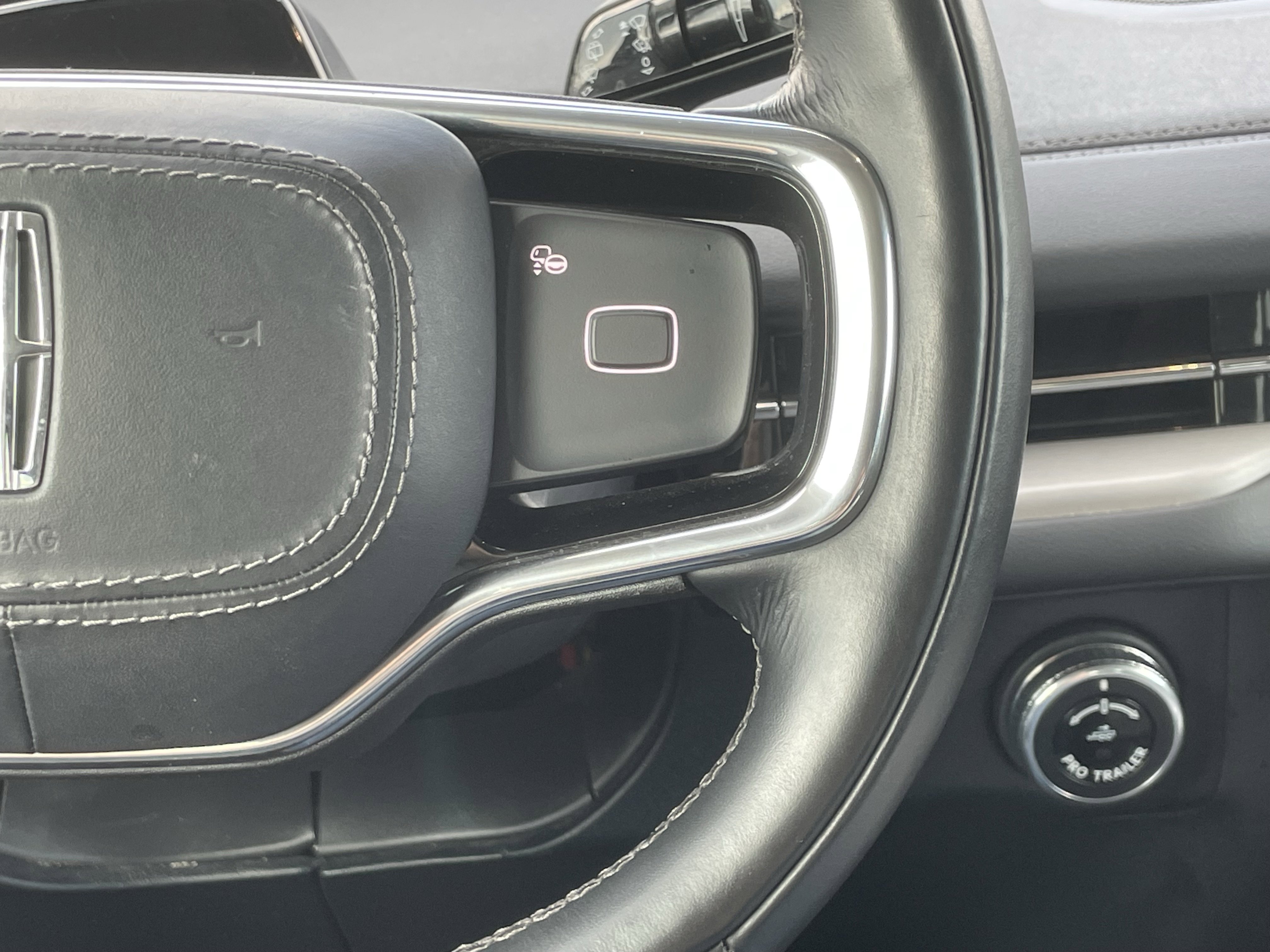 Used 2025 Lincoln Navigator Reserve image 20