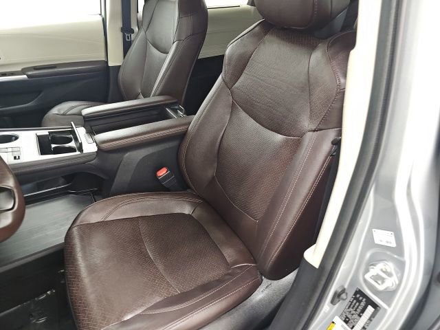 Certified 2022 Toyota Sienna Platinum FWD image 16