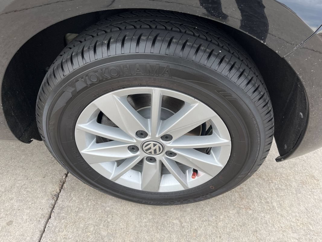 Used 2016 Volkswagen Golf S FWD image 21