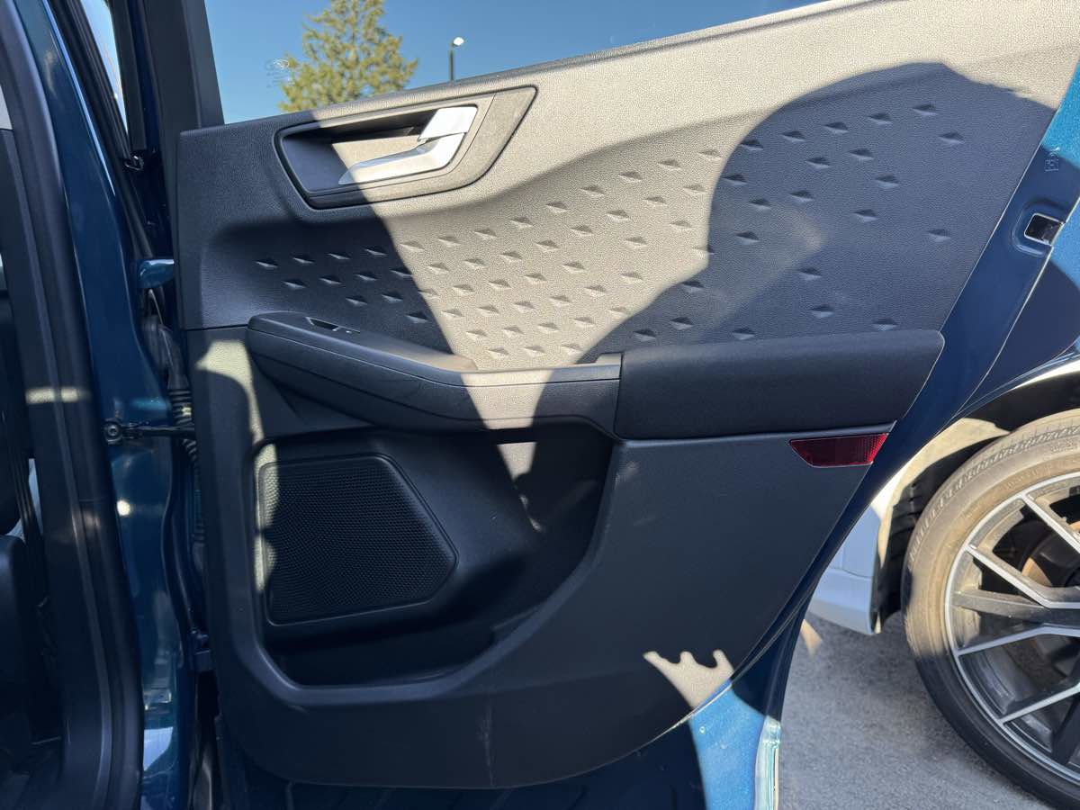 Used 2020 Ford Escape SE image 32