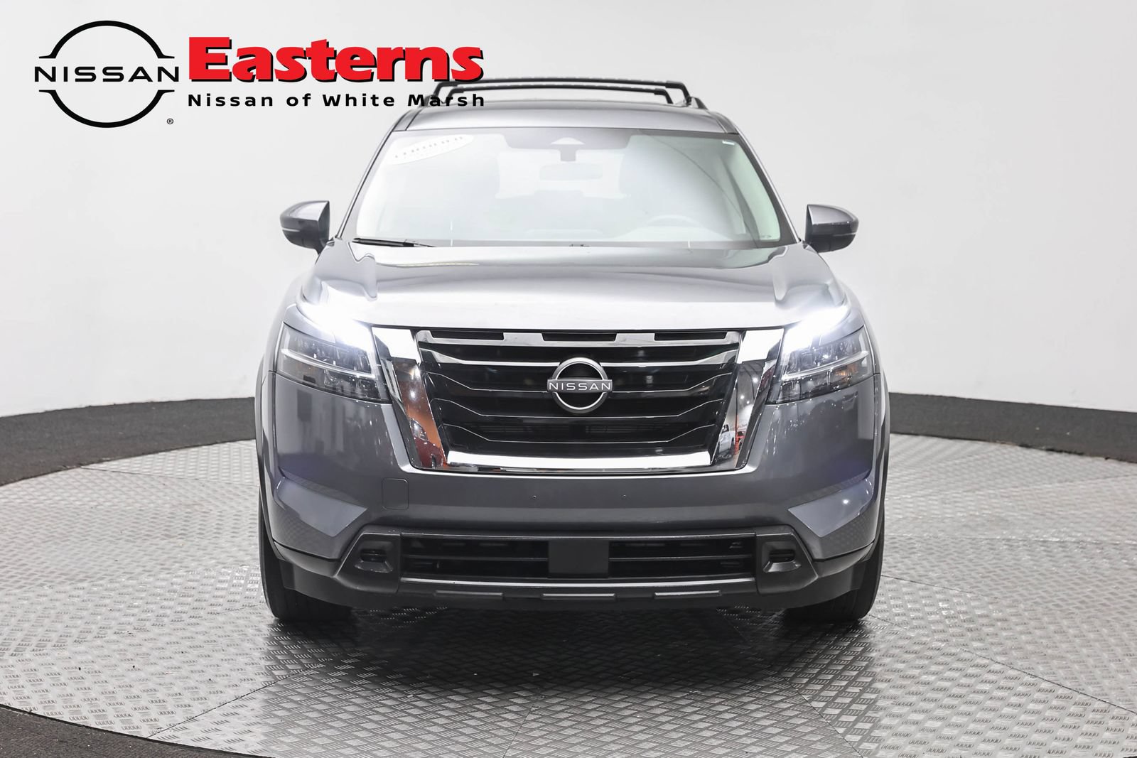 Used 2022 Nissan Pathfinder SV AWD/4WD image 2