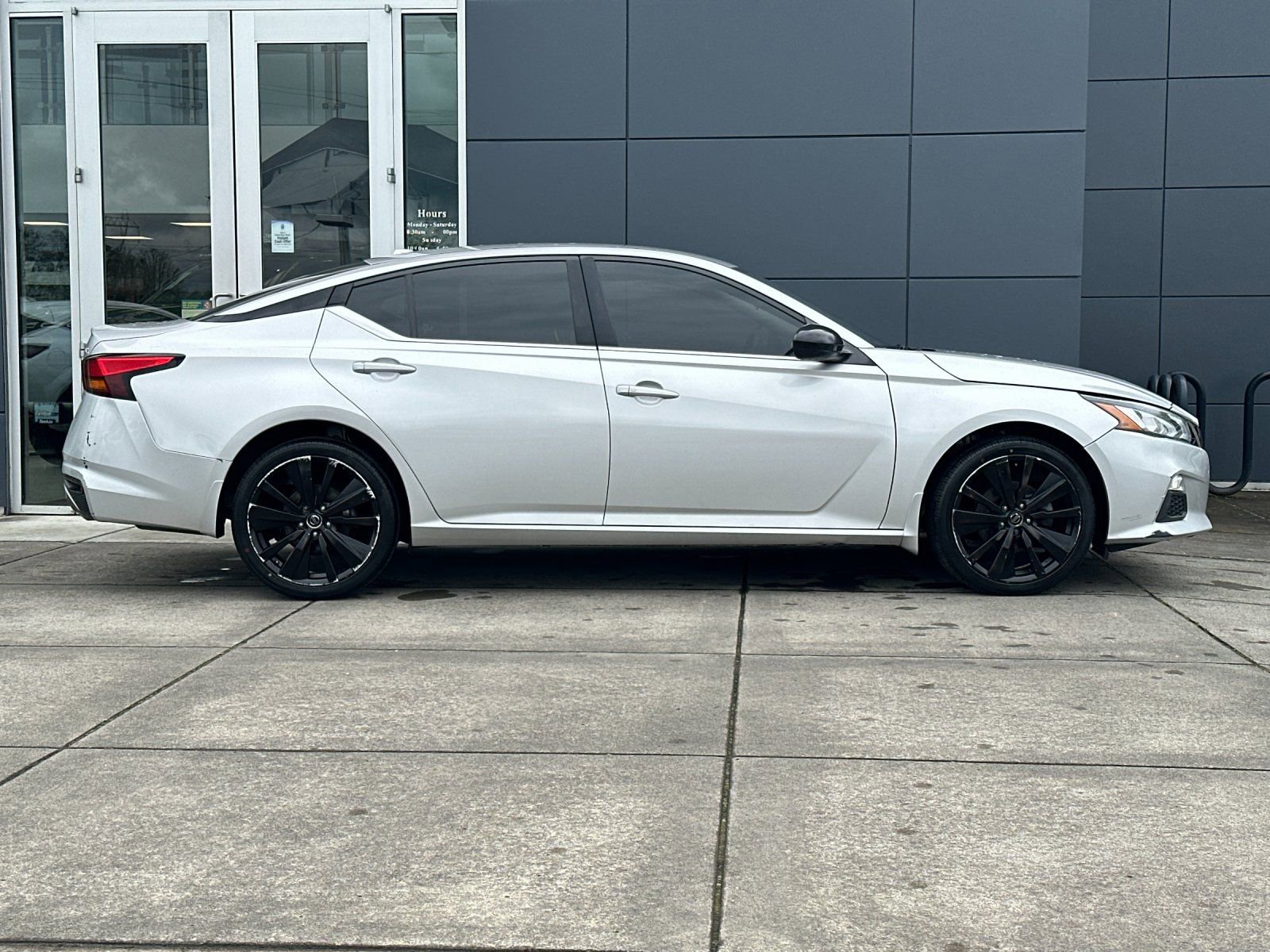 Used 2020 Nissan Altima 2.5 SR AWD/4WD image 2
