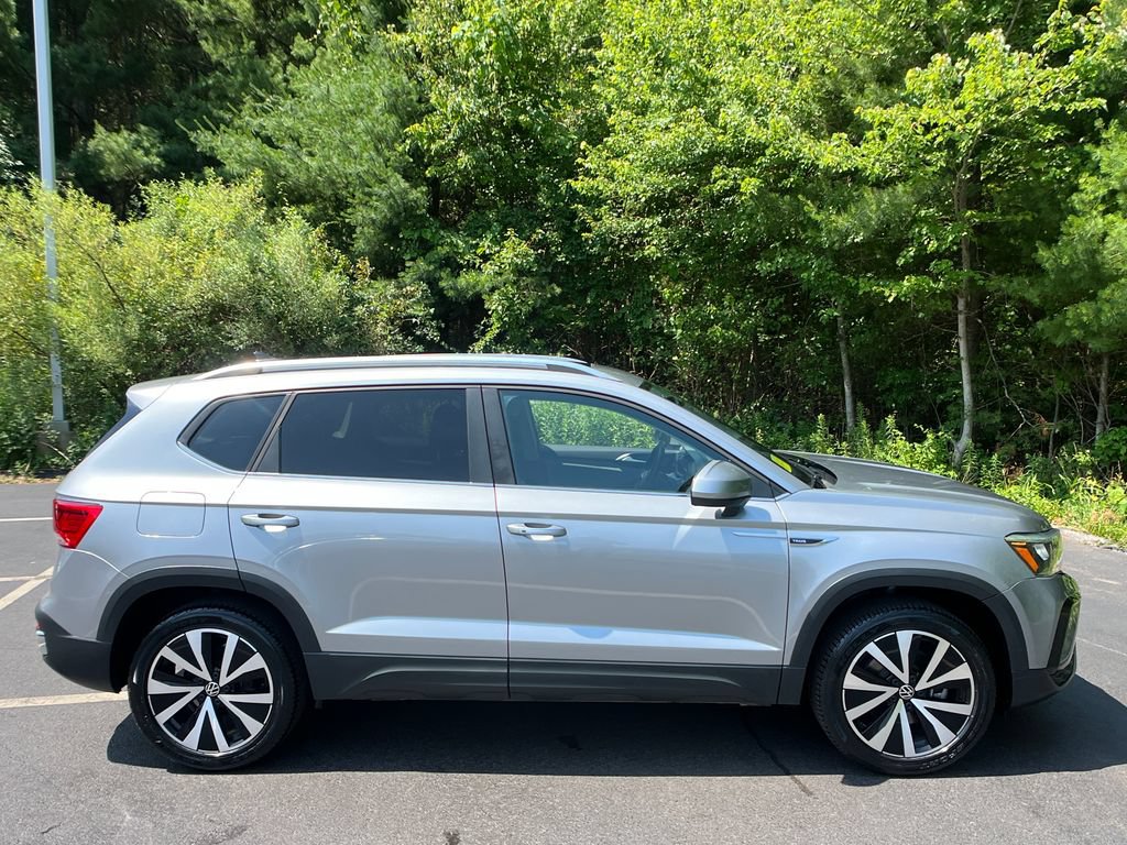 Used 2022 Volkswagen Taos SE FWD image 6