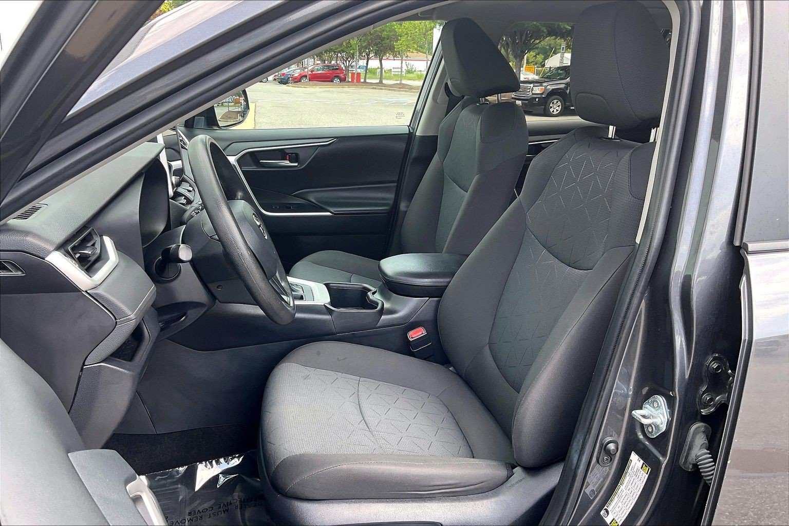 Used 2024 Toyota RAV4 XLE FWD image 29