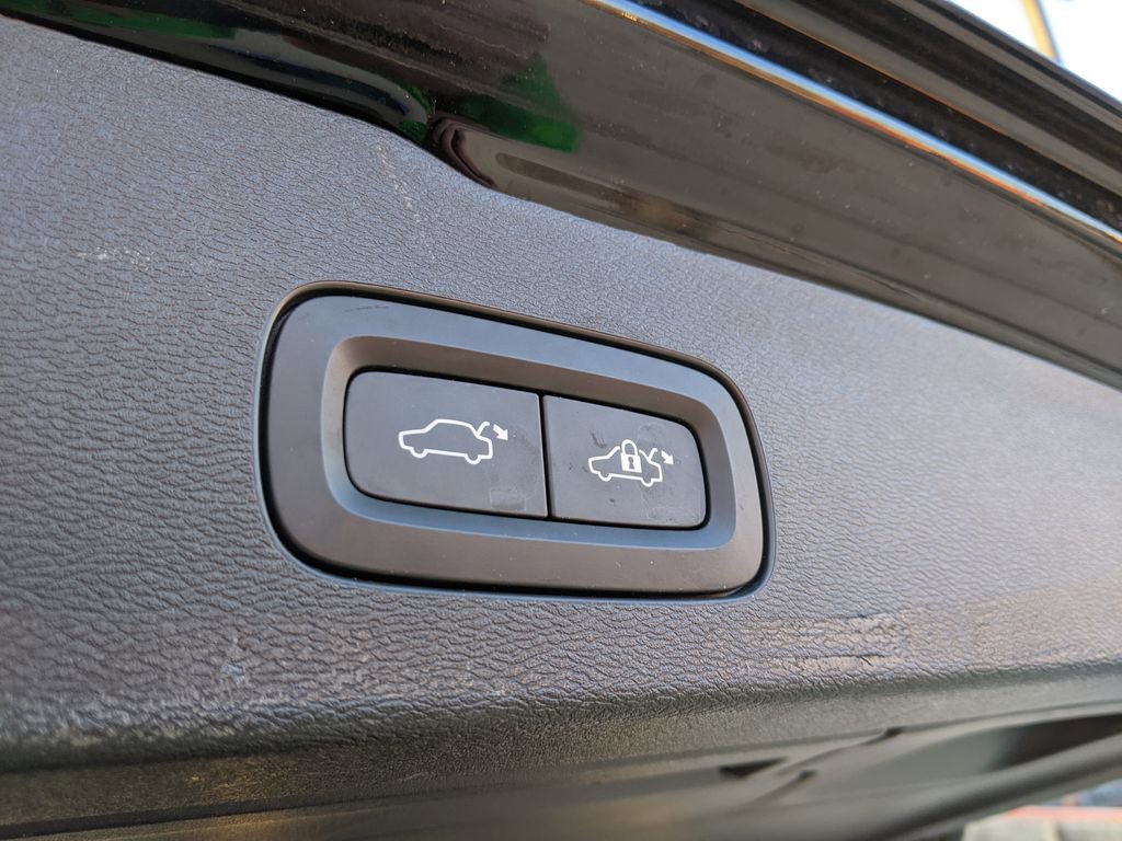 Certified 2023 Volvo V60 B5 Cross Country Plus w/ Climate Package image 29