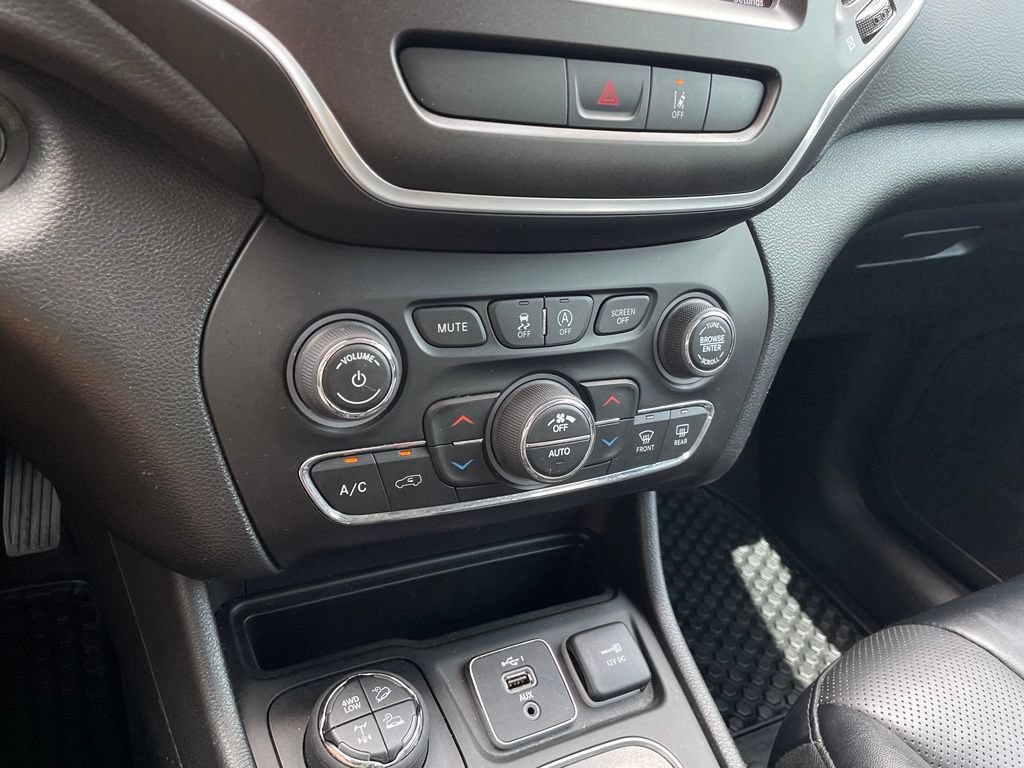 Used 2022 Jeep Cherokee Trailhawk w/ Sound & Nav Group AWD/4WD image 17