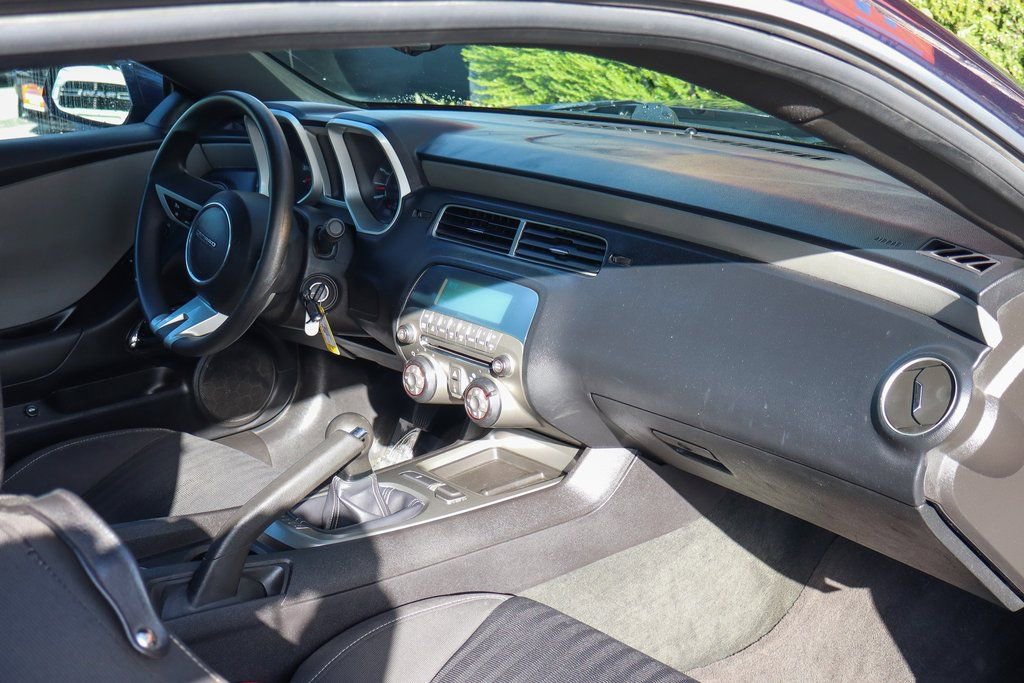 Used 2011 Chevrolet Camaro LS RWD image 32