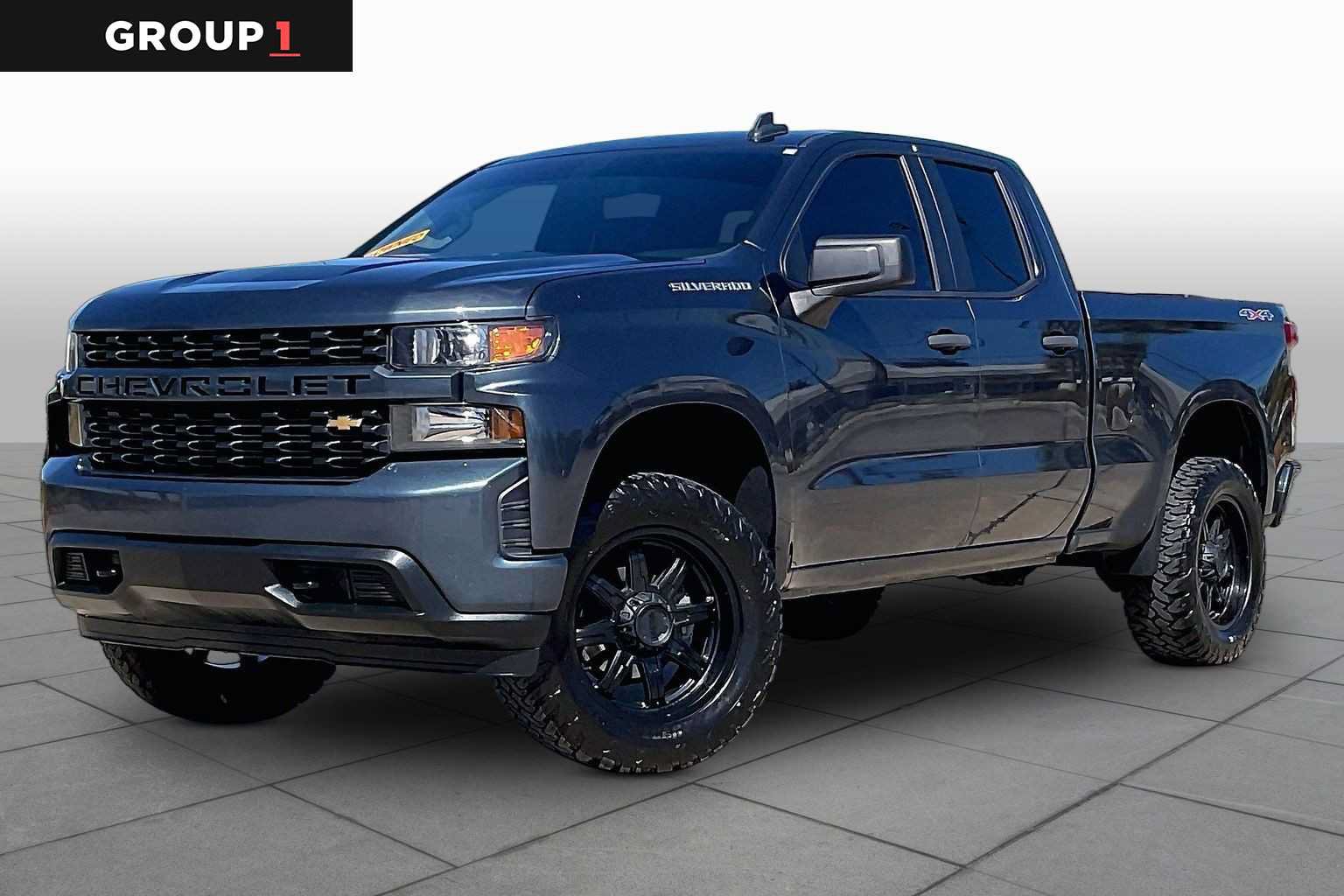 Used 2020 Chevrolet Silverado 1500 Custom w/ Custom Value Package AWD/4WD image 1