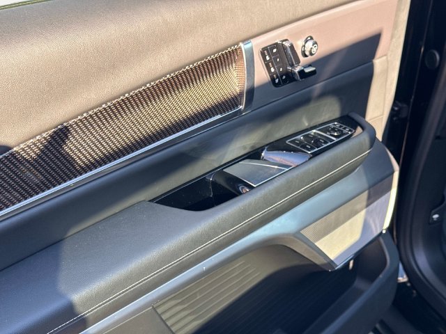 New 2026 Cadillac Vistiq Luxury w/ LPO, Floor Liner Package AWD/4WD image 18