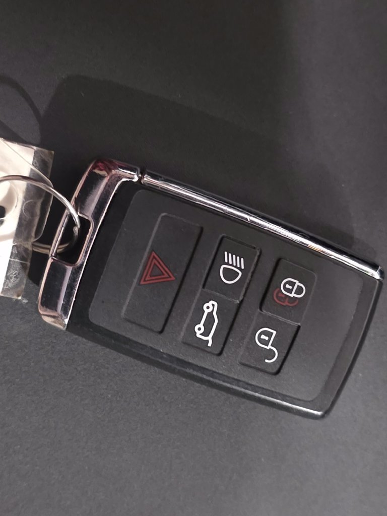 Certified 2025 Land Rover Discovery Dynamic SE AWD/4WD image 38