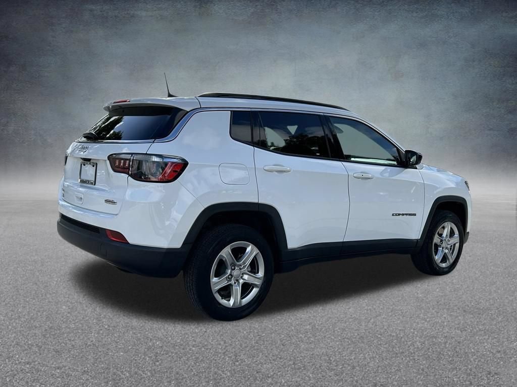 Used 2023 Jeep Compass Latitude AWD/4WD image 5